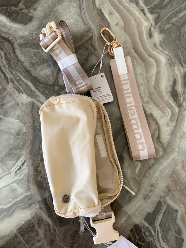 Lululemon Everywhere Wordmark Crossbody Belt Bag 1L - Buttercream