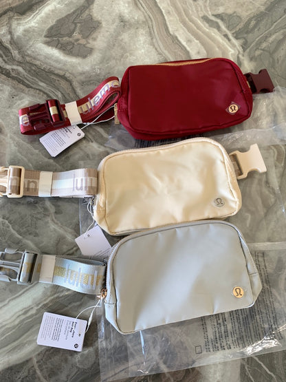 Lululemon Everywhere Belt Bag 1 لتر، بيج وذهبي