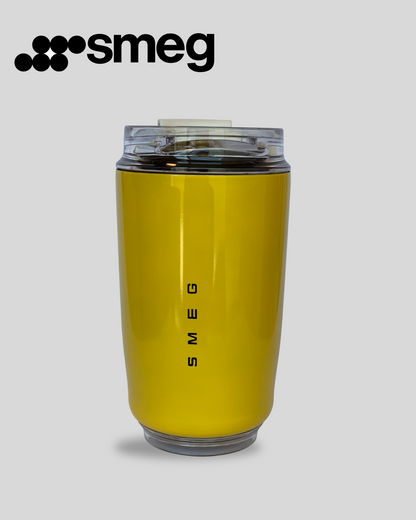 كوب قهوة للسفر من الستانلس ستيل من SMEG، لون أصفر